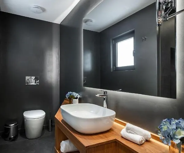 Days מלון דירות 4*